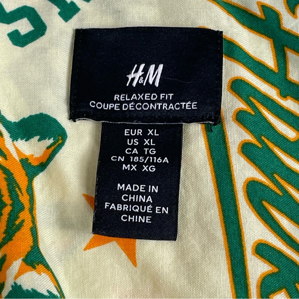 Men's H&M Stranger Things Hawkins High School Short Sleeve Button‎ Down XL 0141 - Picture 6 of 10